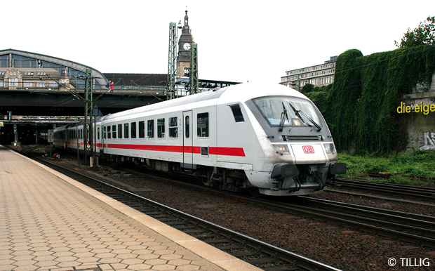 Driving cab car in IC livery<br /><a href='images/pictures/Tillig/13563.jpg' target='_blank'>Full size image</a>